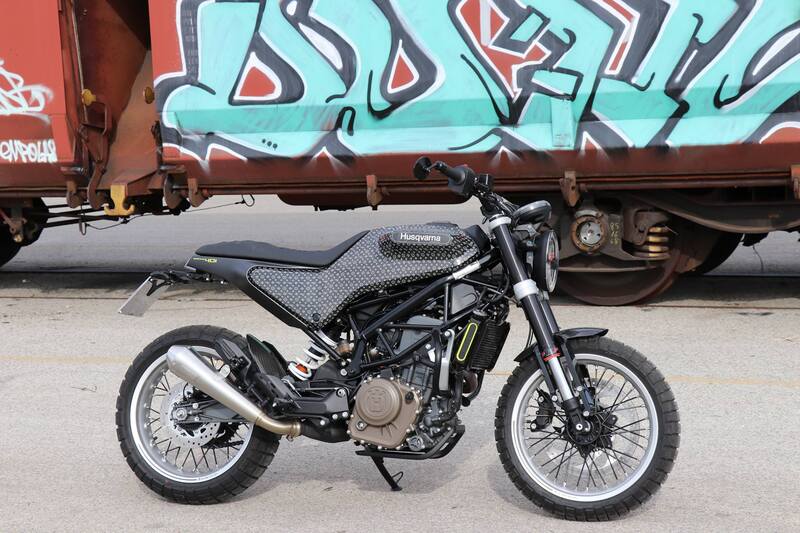 Husqvarna Svartpilen 401 Monogram